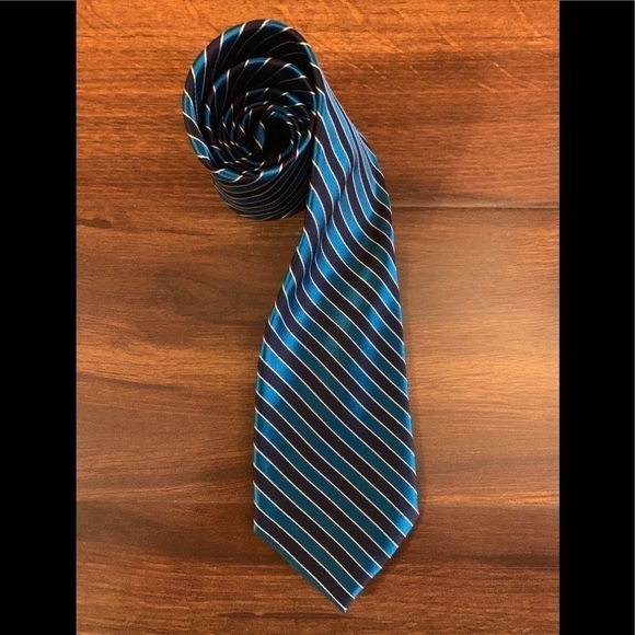 🌿SALE🌿 NAUTICA 100% Silk Striped Necktie, Like New - Picture 1 of 9
